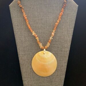 Lee Sands Natural Stone Chip Necklace w/ Lg Seashell Pendant 18”